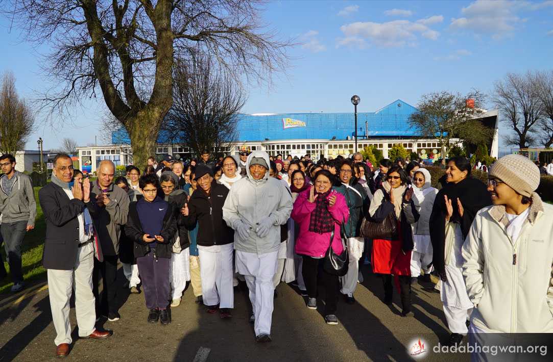 Hero Image - Pontins with Pujyashree